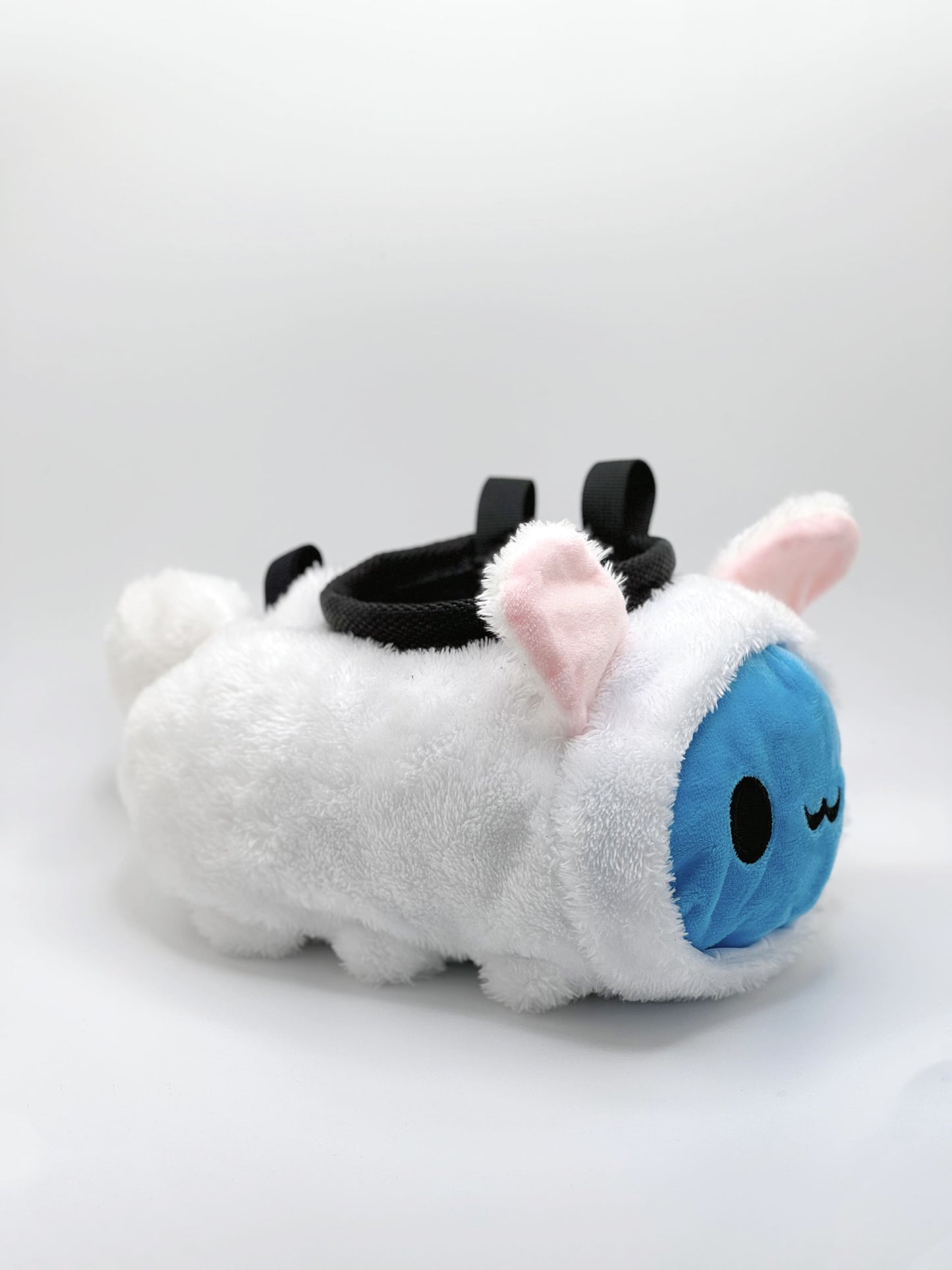 bugcat capoo anime plush rock climbing cute chalk bag pokemon