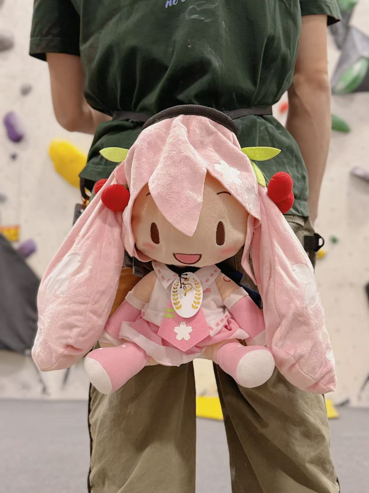 Sakura Hatsune Miku Chalk Bag – Plush anime-inspired chalk bag for climbing, bouldering, and rock climbing. Handmade by Fatworm Chalkbag, featuring a repurposed Sakura Miku plush design. Cute and functional gear for climbers and Vocaloid fans!