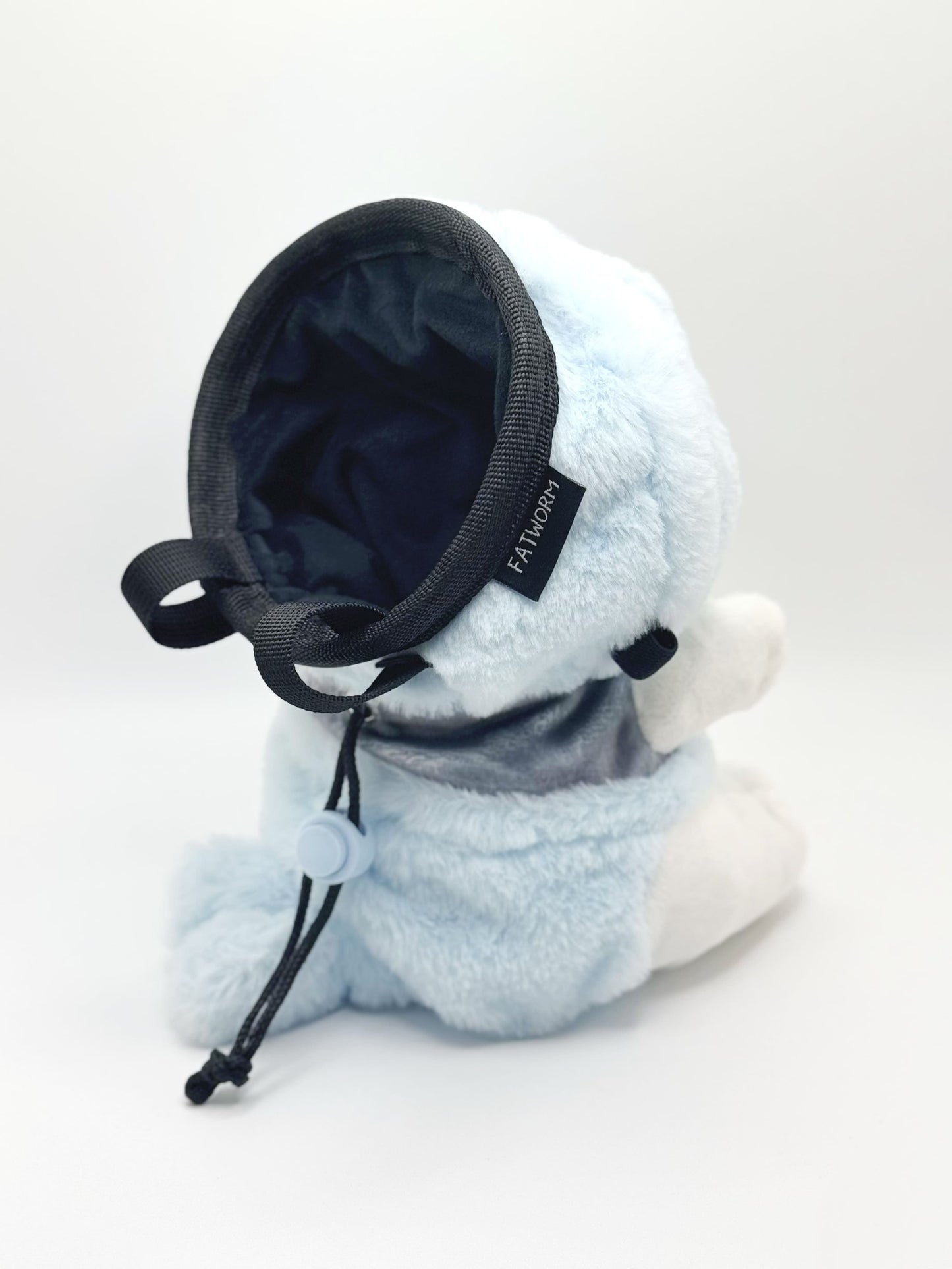 Mofusand Cat Climbing Chalk Bag – Sea Lion Edition. Plush, handmade chalk bag for bouldering and rock climbing by Fatworm Chalkbag. Cute and functiona