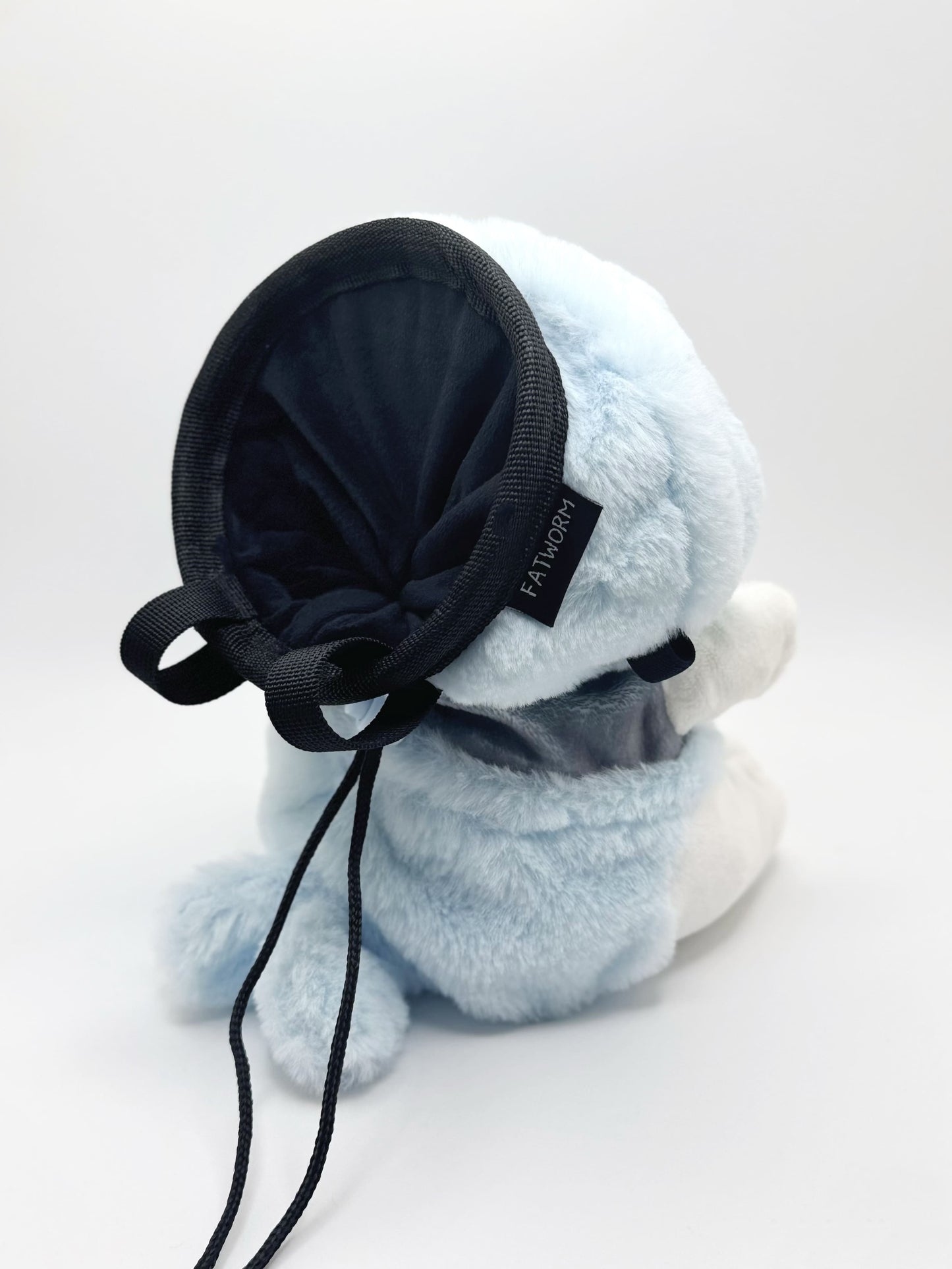 Mofusand Cat Climbing Chalk Bag – Sea Lion Edition. Plush, handmade chalk bag for bouldering and rock climbing by Fatworm Chalkbag. Cute and functiona