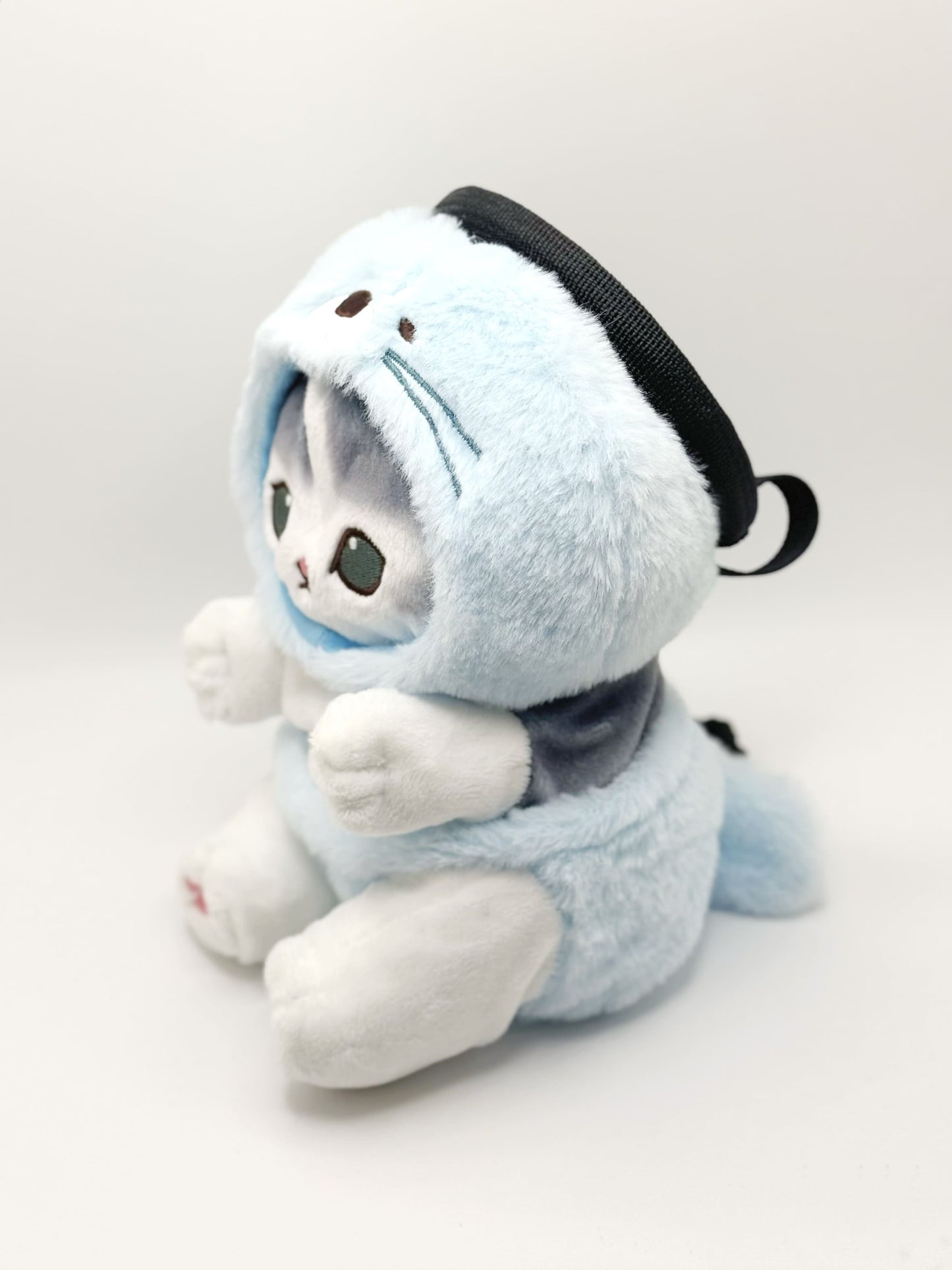 Mofusand Cat Climbing Chalk Bag – Sea Lion Edition. Plush, handmade chalk bag for bouldering and rock climbing by Fatworm Chalkbag. Cute and functiona