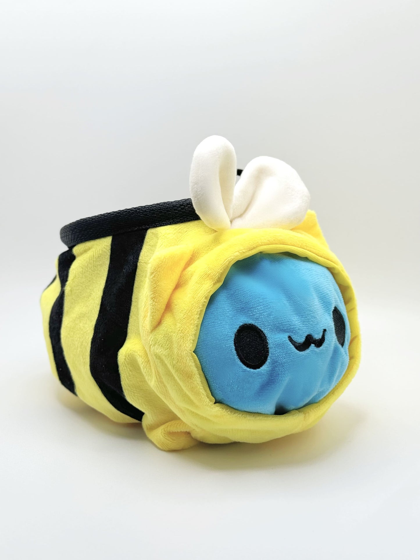 bugcat capoo chalk bag climbing cute bee plush