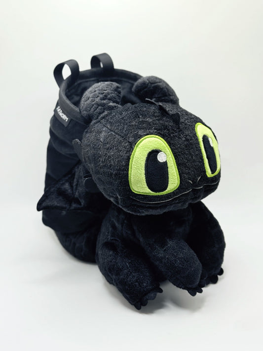 Baby Toothless dragon chalk bag for rock climbing and bouldering, featuring green eyes and Night Fury wings on black plush fabric.