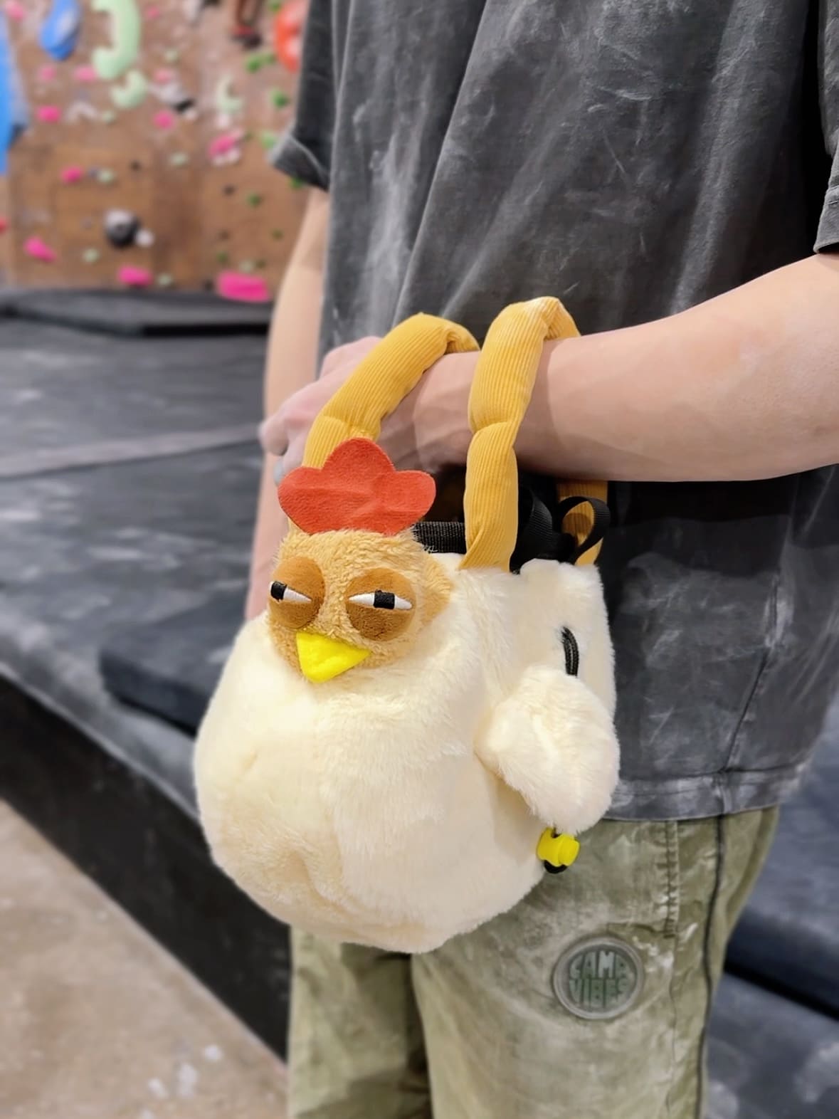 Chaotic chicken chalk bag with funny eyes, plush design, and handle – cute climbing gear for bouldering or gym use