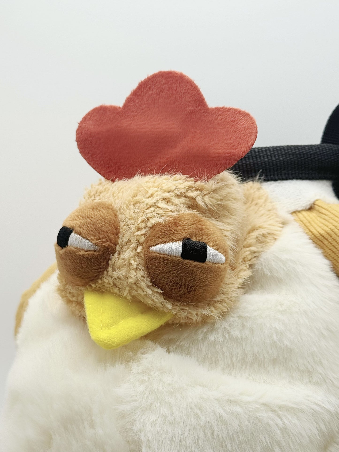 Chaotic chicken chalk bag with funny eyes, plush design, and handle – cute climbing gear for bouldering or gym use