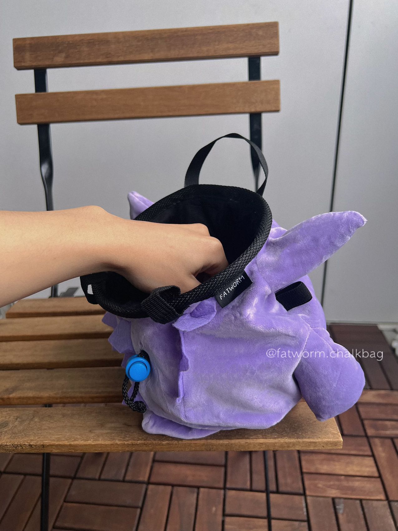 A cute, handmade plush climbing chalk bag featuring Ditto transformed into Gengar, with a purple ghost shape and Ditto’s iconic simple face. Designed with high functionality by a climber, it includes a wide top rim opening, polar fleece lining, a brush loop, and a spill-proof drawstring. A great bouldering gift for rock climbers.