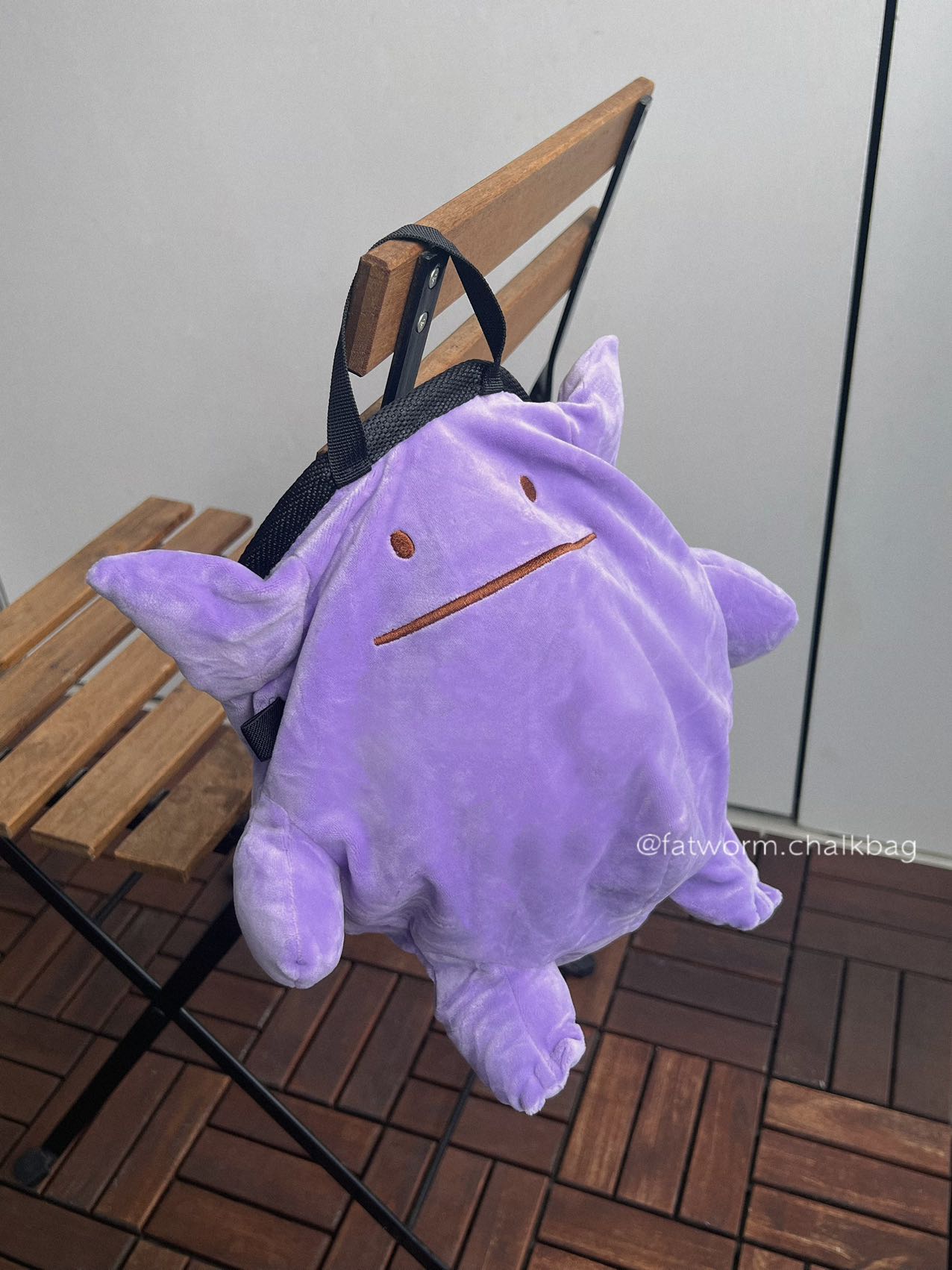 A cute, handmade plush climbing chalk bag featuring Ditto transformed into Gengar, with a purple ghost shape and Ditto’s iconic simple face. Designed with high functionality by a climber, it includes a wide top rim opening, polar fleece lining, a brush loop, and a spill-proof drawstring. A great bouldering gift for rock climbers.
