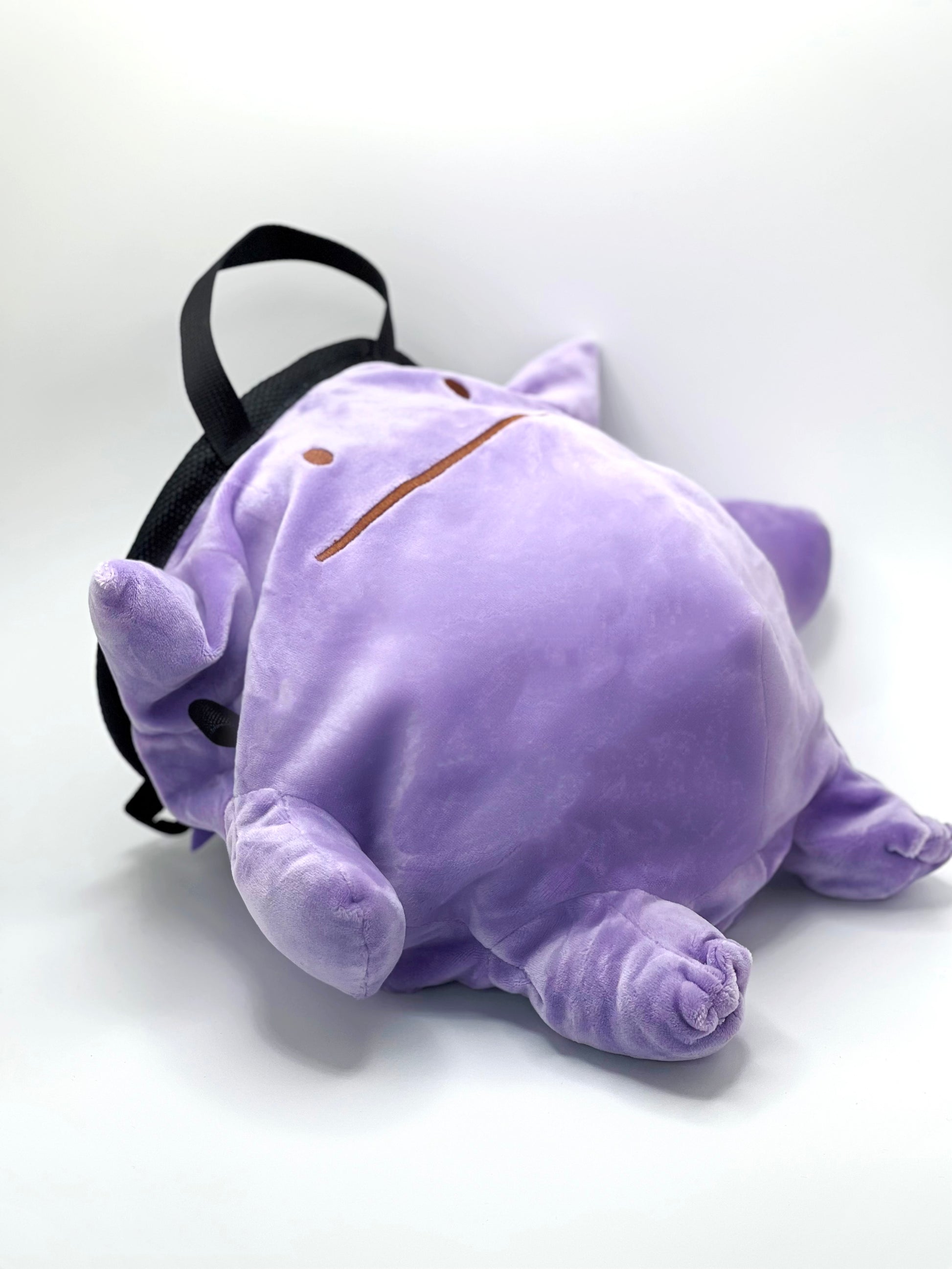 A cute, handmade plush climbing chalk bag featuring Ditto transformed into Gengar, with a purple ghost shape and Ditto’s iconic simple face. Designed with high functionality by a climber, it includes a wide top rim opening, polar fleece lining, a brush loop, and a spill-proof drawstring. A great bouldering gift for rock climbers.