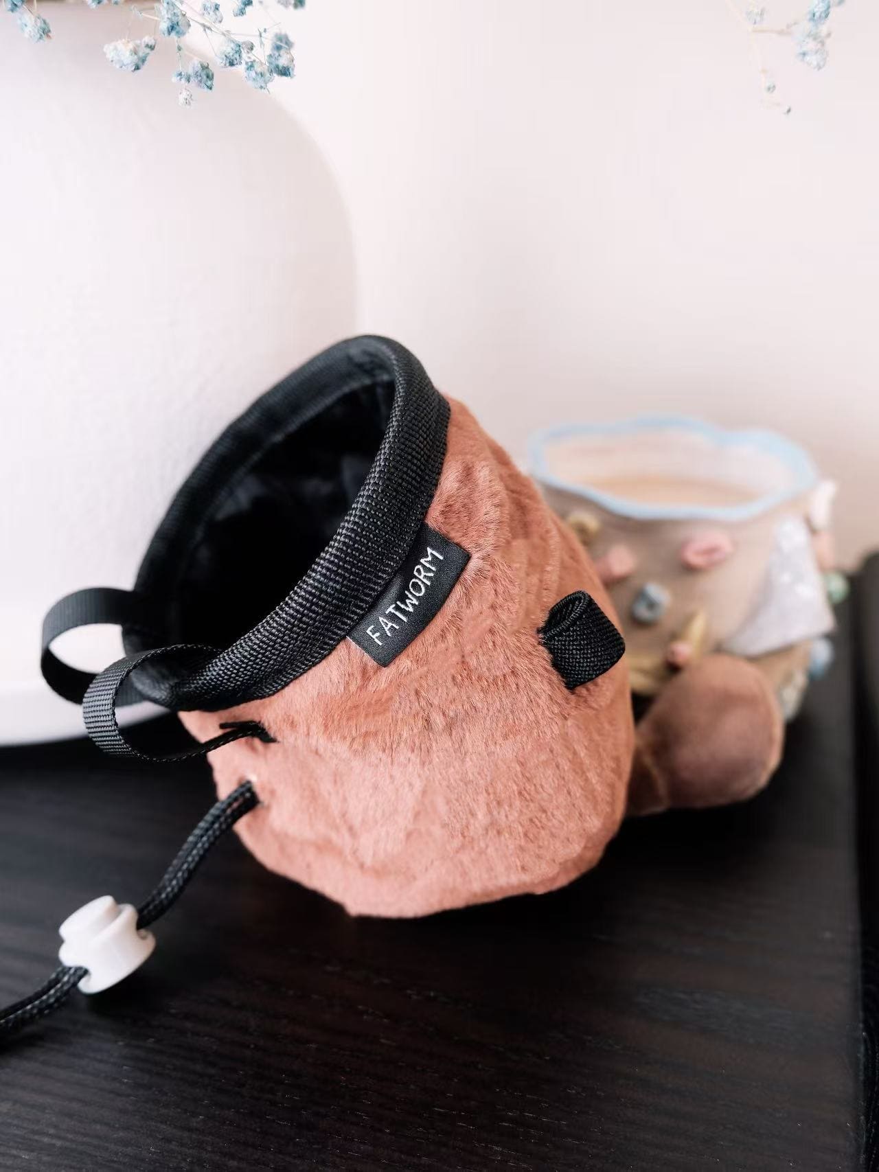 Mini coffee bean plush chalk bag for climbers—cute, handmade, and perfect for coffee lovers. Lightweight, functional, and ready for climbing