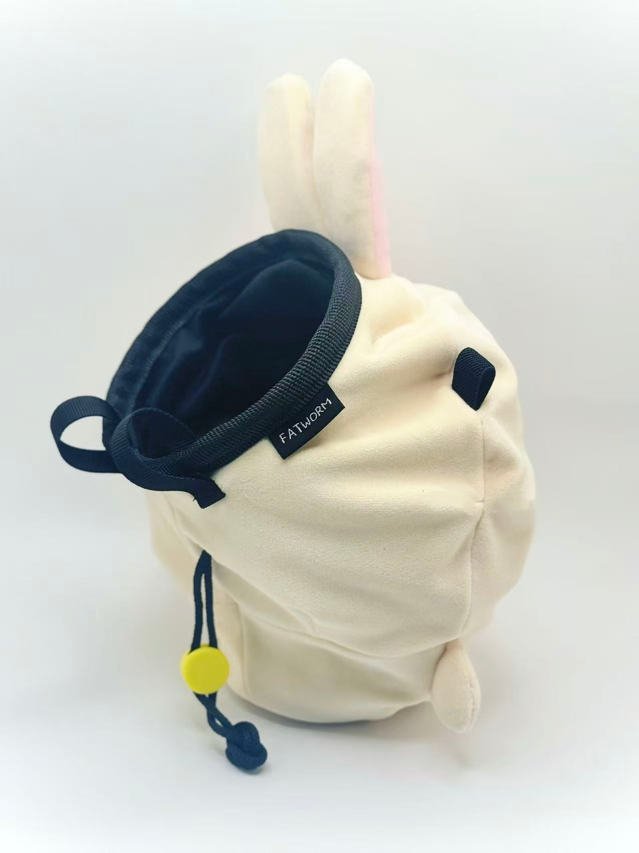A cute, fluffy handmade plush climbing chalk bag featuring Usagi with a chaotic wide-eyed expression. Designed with high functionality by a climber, it includes a wide top rim opening for easy chalk access, fleece lining, a brush loop, and a spill-proof drawstring. A great bouldering gift for climbing fans.