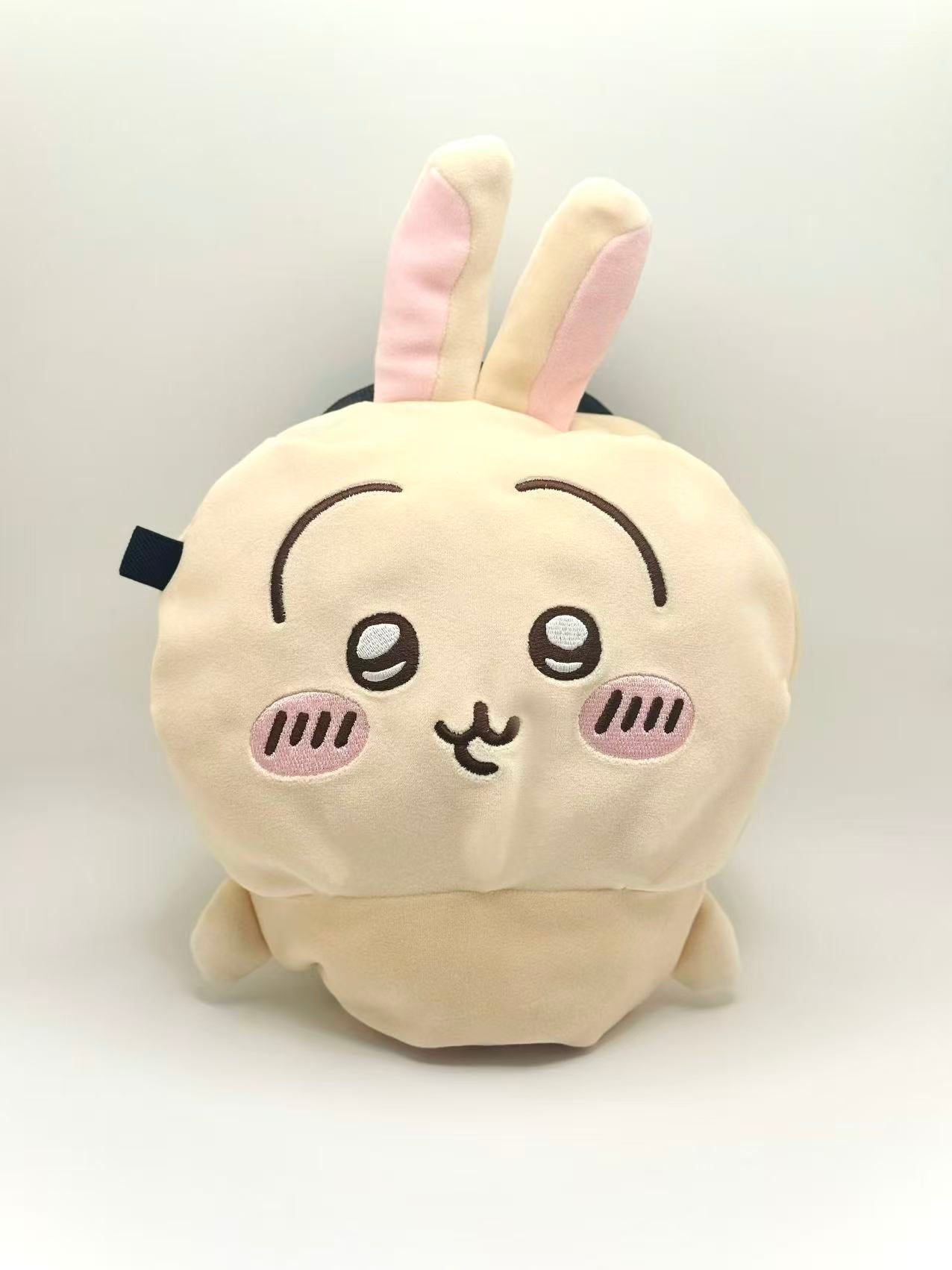 A cute, fluffy handmade plush climbing chalk bag featuring Usagi with a chaotic wide-eyed expression. Designed with high functionality by a climber, it includes a wide top rim opening for easy chalk access, fleece lining, a brush loop, and a spill-proof drawstring. A great bouldering gift for climbing fans.